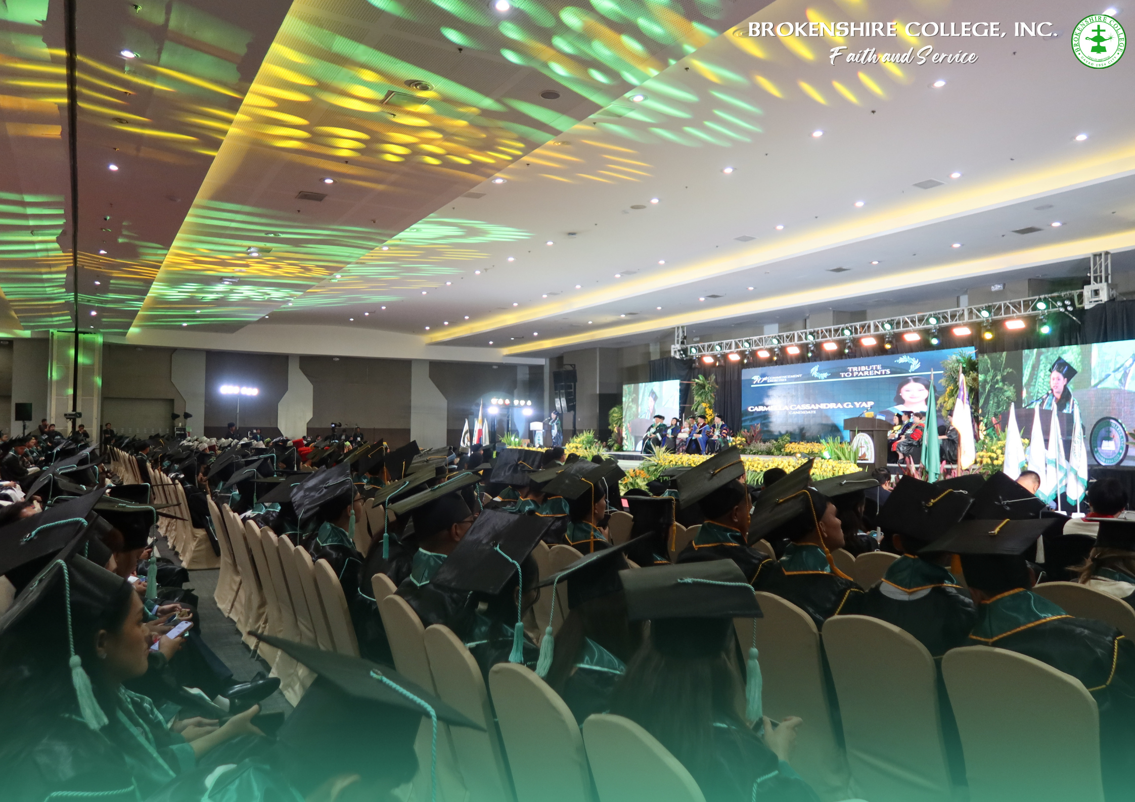 𝐁𝐫𝐨𝐤𝐞𝐧𝐬𝐡𝐢𝐫𝐞 𝐂𝐨𝐥𝐥𝐞𝐠𝐞 𝐇𝐨𝐥𝐝𝐬 𝟕𝟎𝐭𝐡 𝐁𝐚𝐜𝐜𝐚𝐥𝐚𝐮𝐫𝐞𝐚𝐭𝐞 𝐒𝐞𝐫𝐯𝐢𝐜𝐞 𝐚𝐧𝐝 𝐂𝐨𝐦𝐦𝐞𝐧𝐜𝐞𝐦𝐞𝐧𝐭 𝐄𝐱𝐞𝐫𝐜𝐢𝐬𝐞𝐬